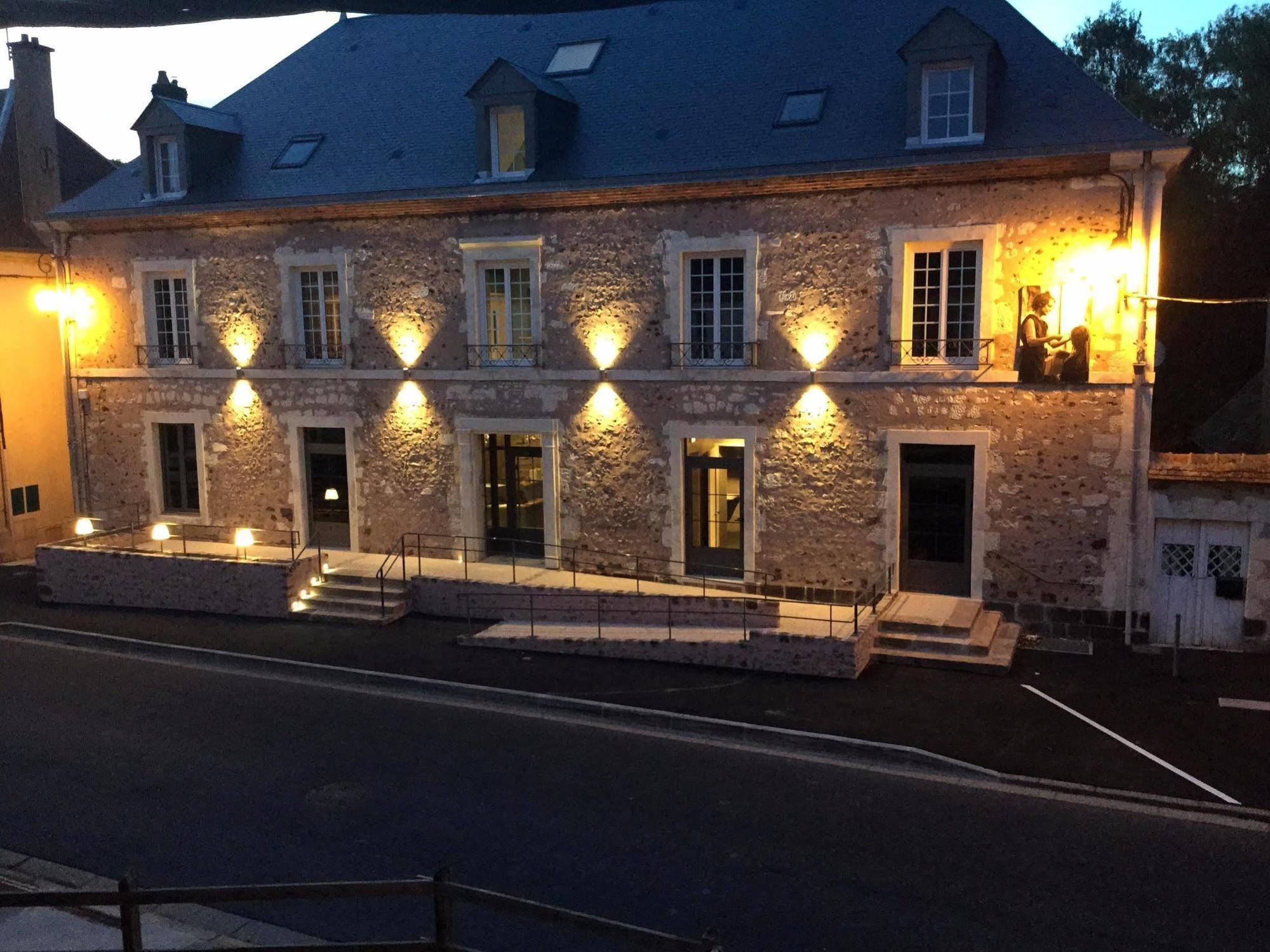 Logis - Auberge De L'Abbaye Thiron-Gardais Exterior foto